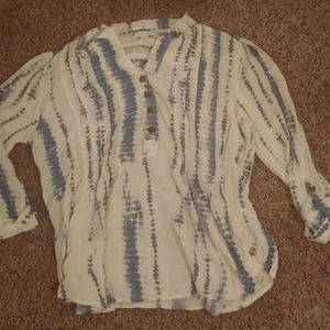 Mid button up shirt.